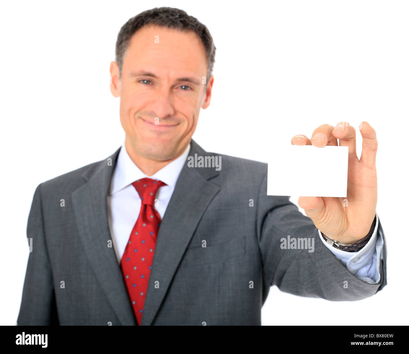 Attraktive Geschäftsmann Holding Visitenkarte. Alle auf weißem Hintergrund. Stockfoto
