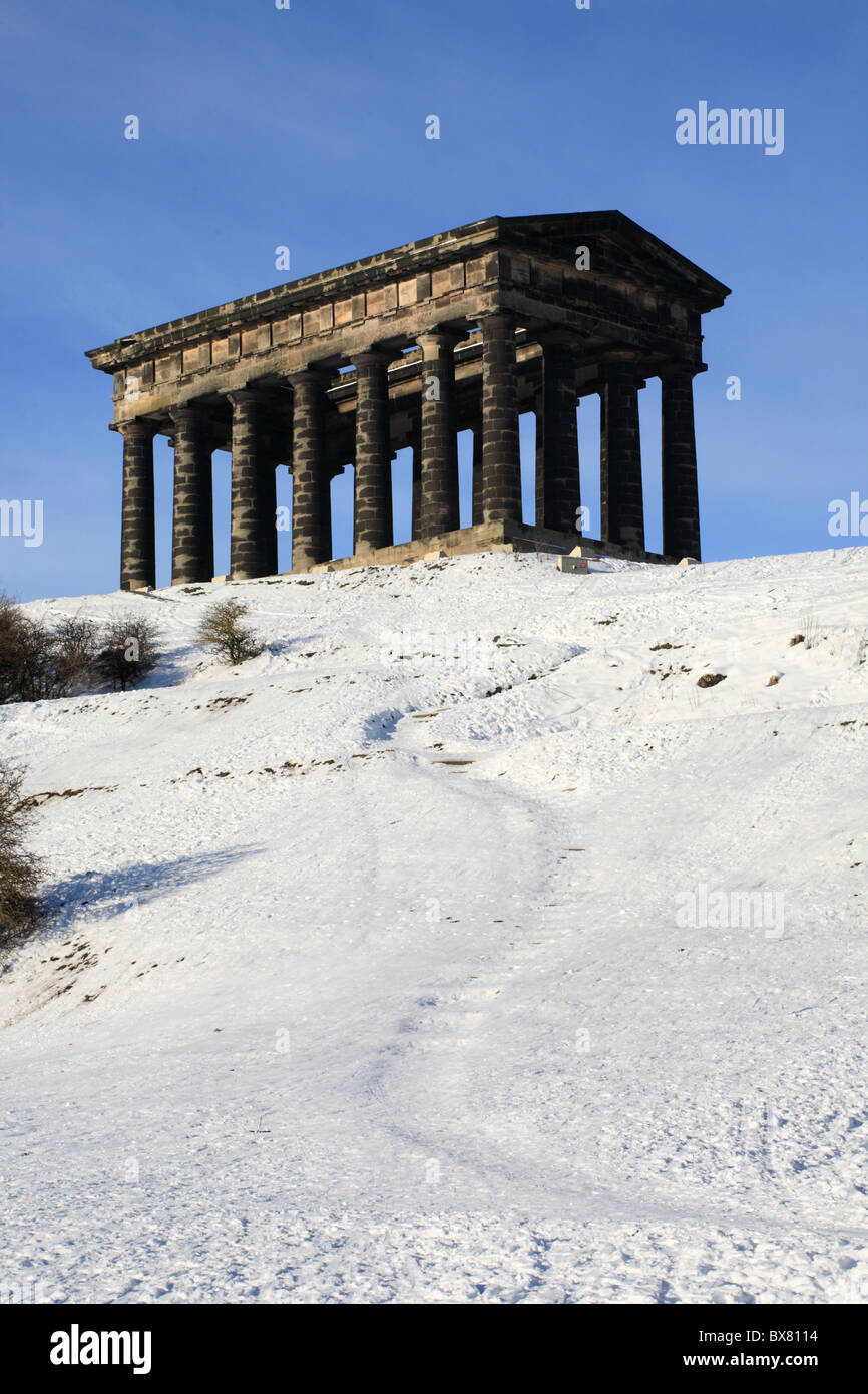 Penshaw Denkmal mit einem Vordergrund des Schnees. Penshaw, Sunderland, England Stockfoto