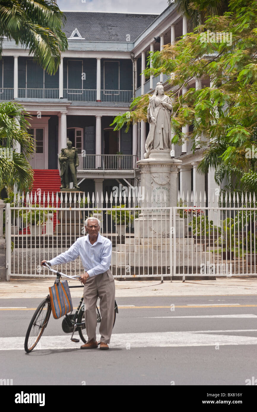 Radfahrer vor Regierung Haus Mauritius für Port Louis Stockfoto