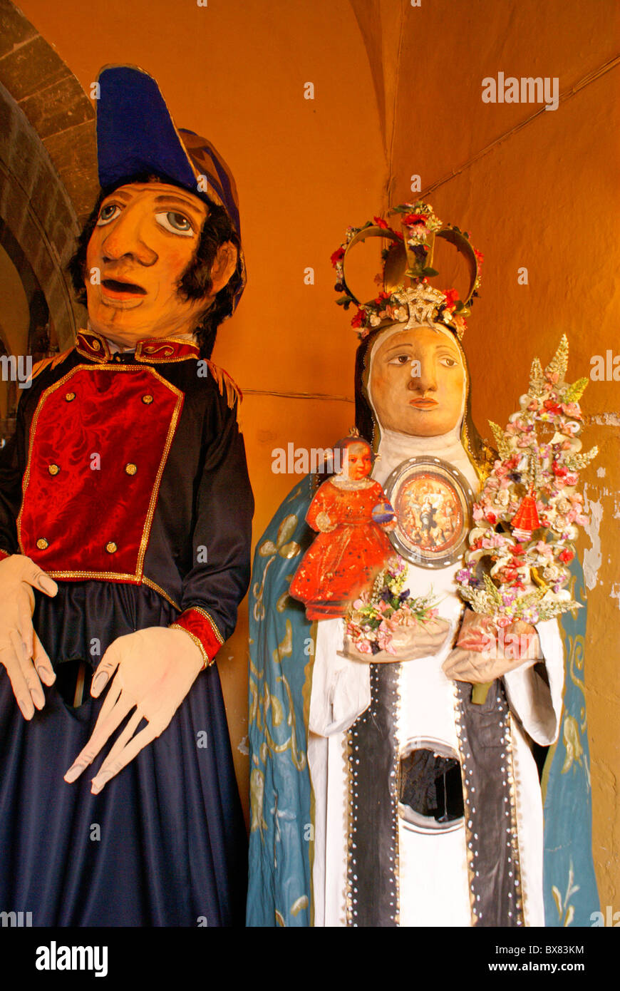 Mojigangas, riesige Pappmaché Marionetten in der Bellas Artes, San Miguel de Allende, Mexiko. Stockfoto