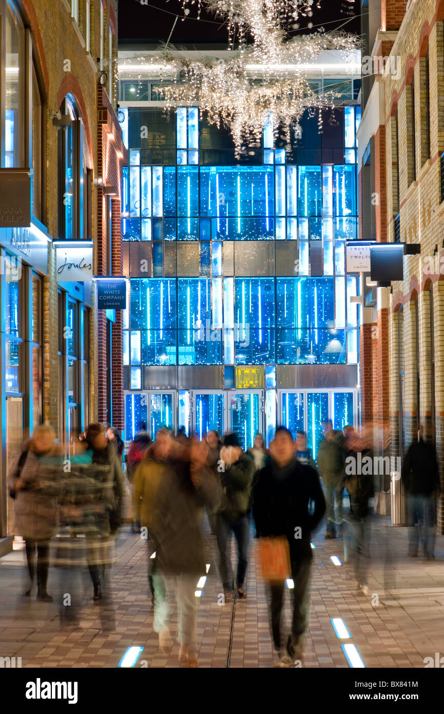 Weihnachtsbeleuchtung in Weihnachtszeit 2010, Slingsby Platz, WC2, London, Vereinigtes Königreich Stockfoto
