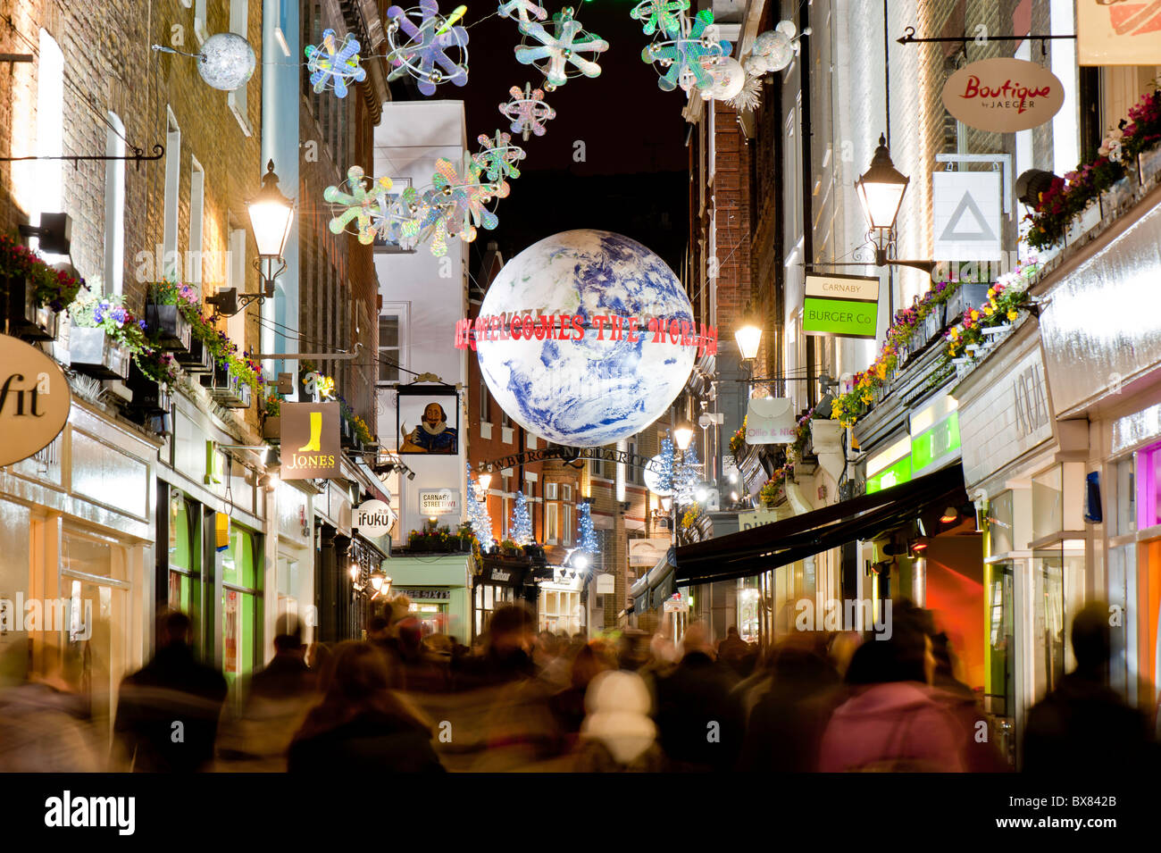 Carnaby Street beleuchtet für die Weihnachtszeit 2010, London, Vereinigtes Königreich Stockfoto