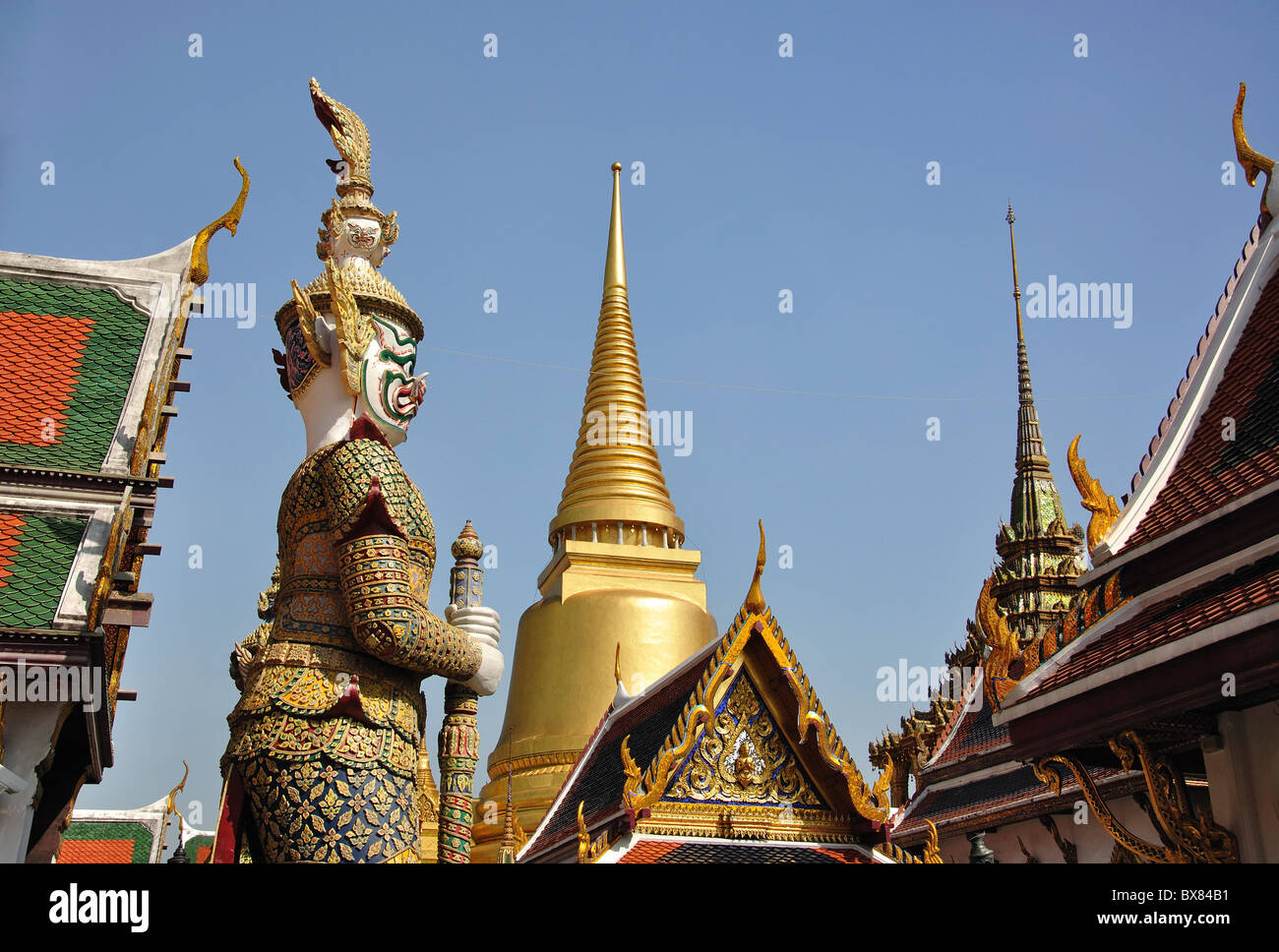 Ansicht des unteren und oberen Terrassen, großer Palast, Rattanakosin, Bangkok, Thailand Stockfoto