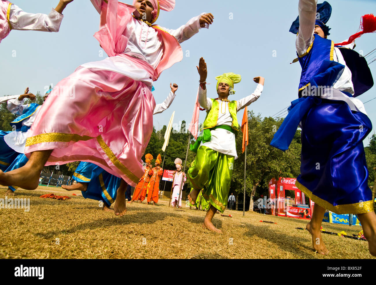 Punjabi Bhangra Tänzer in Aktion. Stockfoto