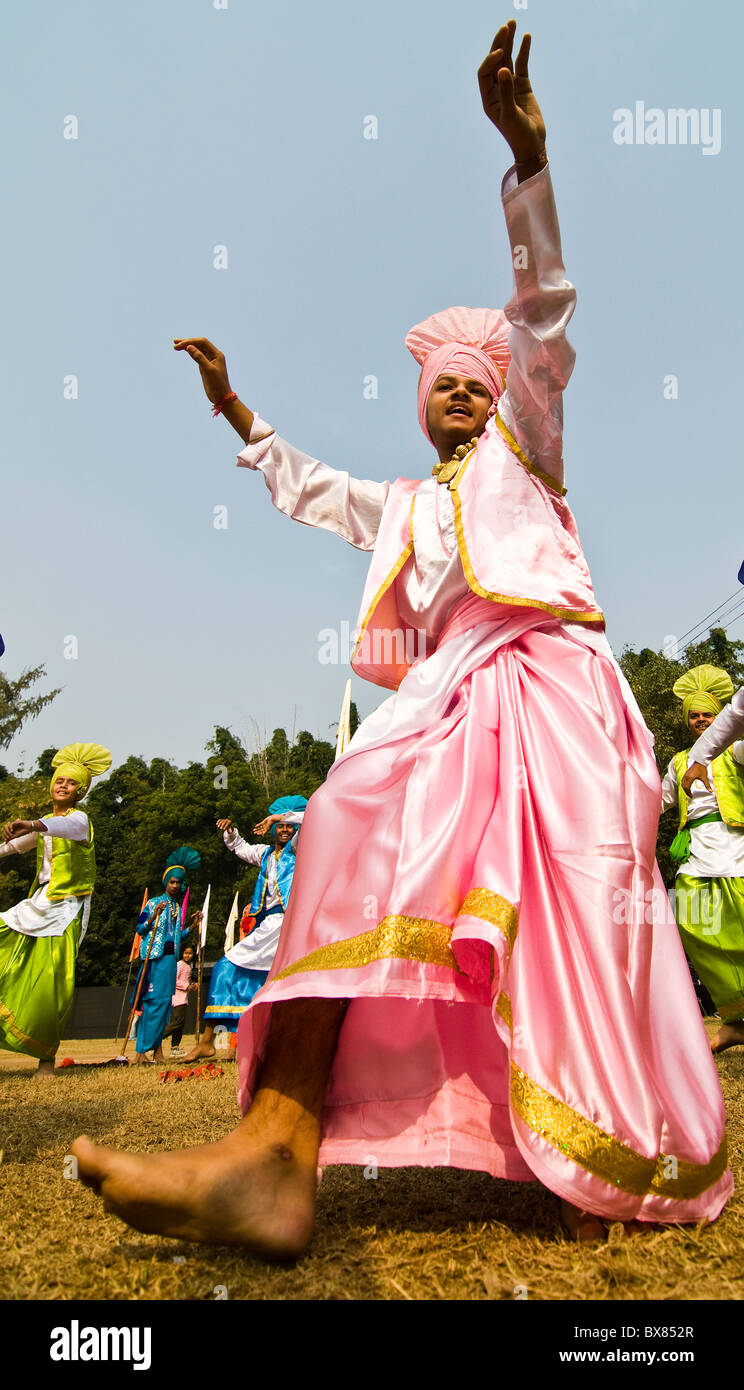 Punjabi Bhangra Tänzer in Aktion. Stockfoto