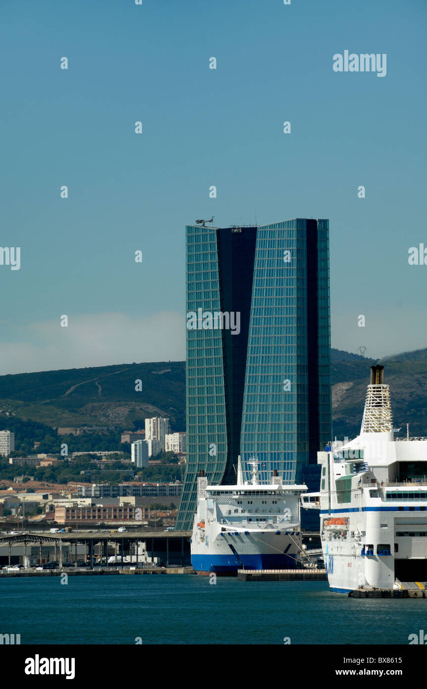 Zaha Hadid CMA CGM Tower (2006-2011) Office Tower Block or Skyscraper, Marseille oder Marseille Docks, Hafen oder Hafen, Provence, Frankreich Stockfoto