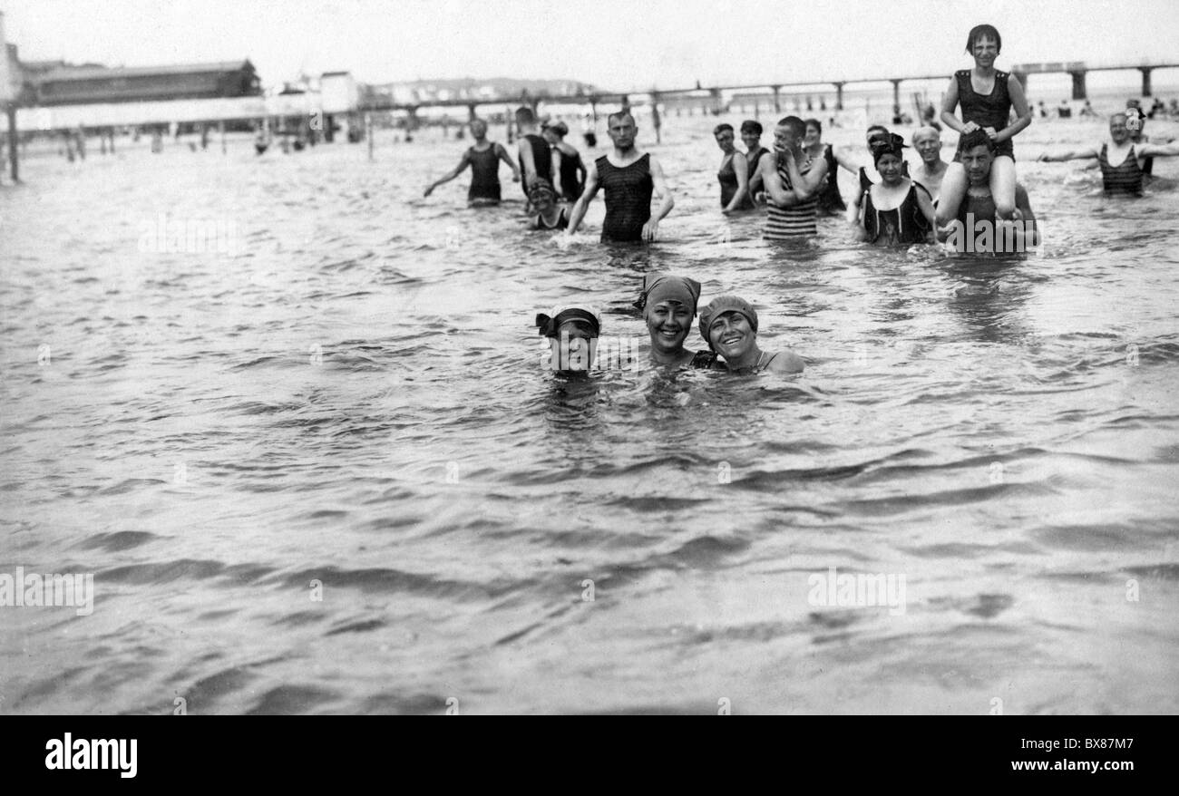 Baden, lido / Freiluftbad, Badegäste am Strand, Binz, Juli 1920, Zusatz-Rechte-Clearences-nicht vorhanden Stockfoto