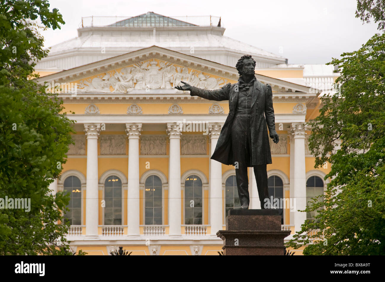 St. Petersburg Kunst Platz Puschkin Statue Stockfoto