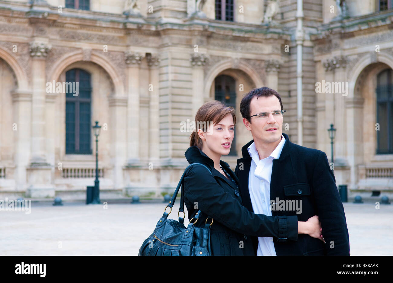 Paar im Louvre Paris Stockfoto