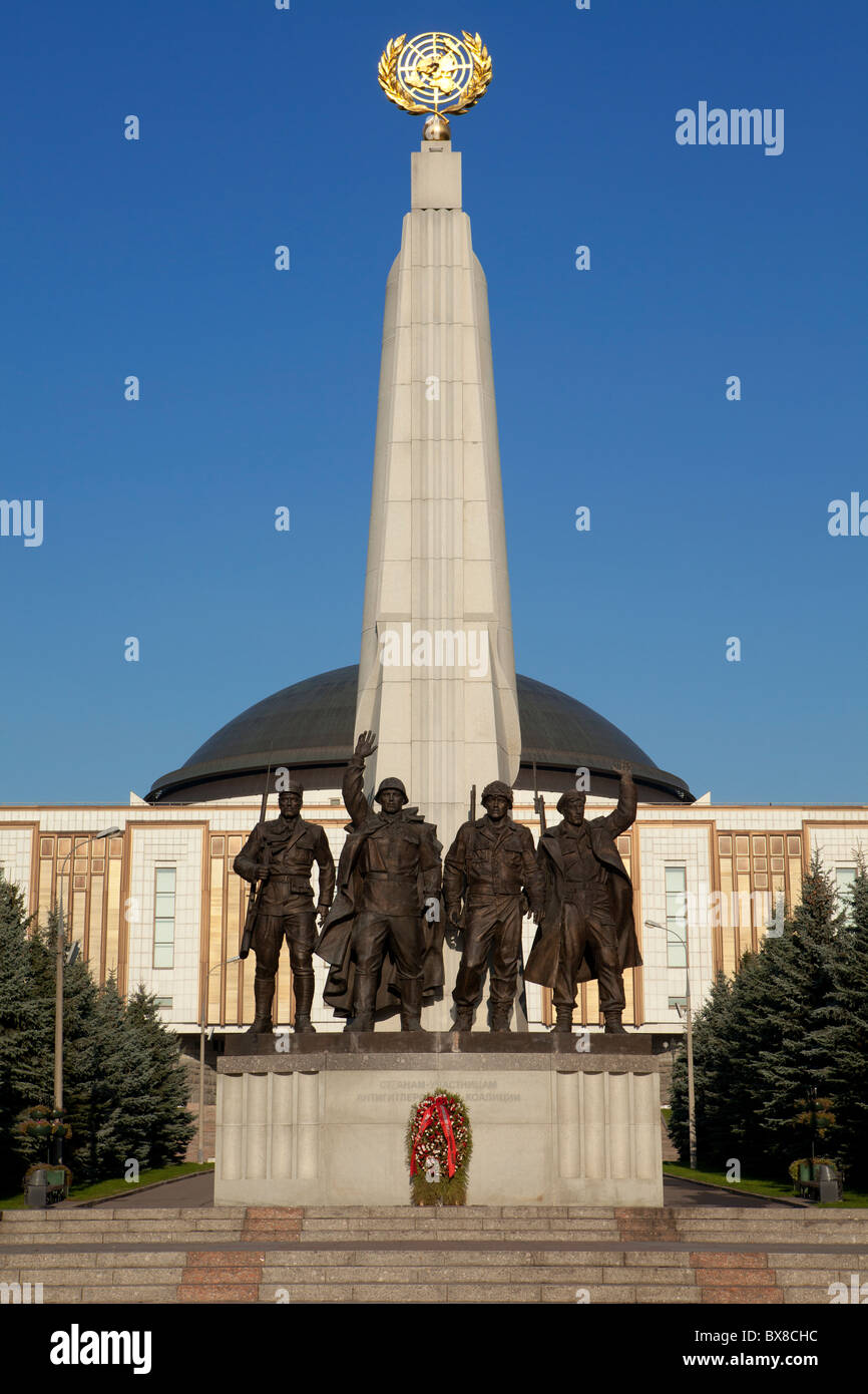 Denkmal für die Soldaten der 4 wichtigsten Nationen, die Europa am Ende des zweiten Weltkriegs befreit... USA, UdSSR, Großbritannien und Frankreich Stockfoto