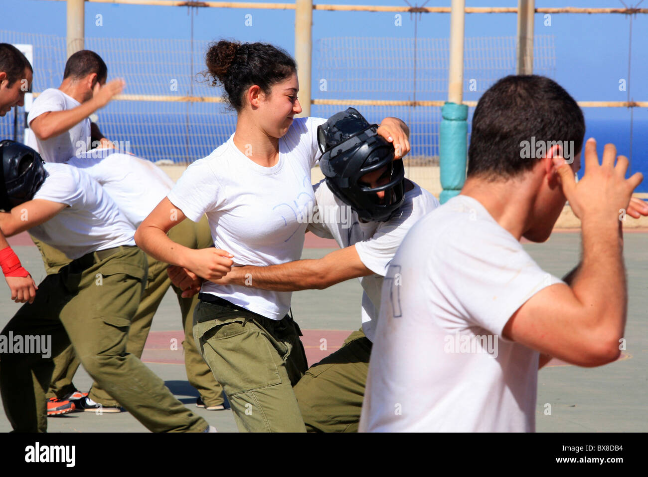 Israelische Soldaten trainieren mit Krav Maga ("Kontakt-Kampf", "close combat" oder "full Contact") einen waffenlosen Kampf-System Stockfoto
