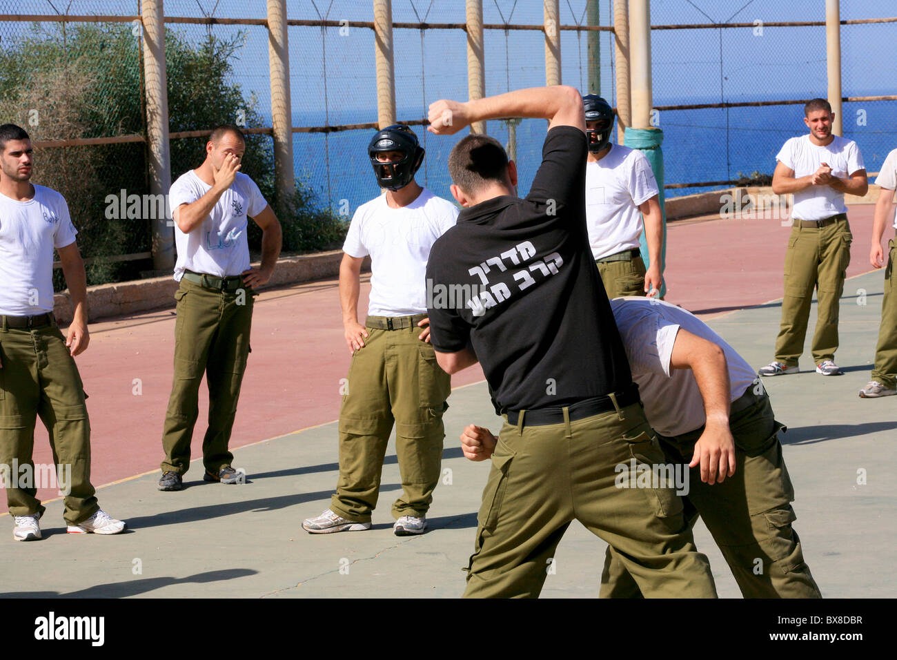 Israelische Soldaten trainieren mit Krav Maga ("Kontakt-Kampf", "close combat" oder "full Contact") einen waffenlosen Kampf-System Stockfoto