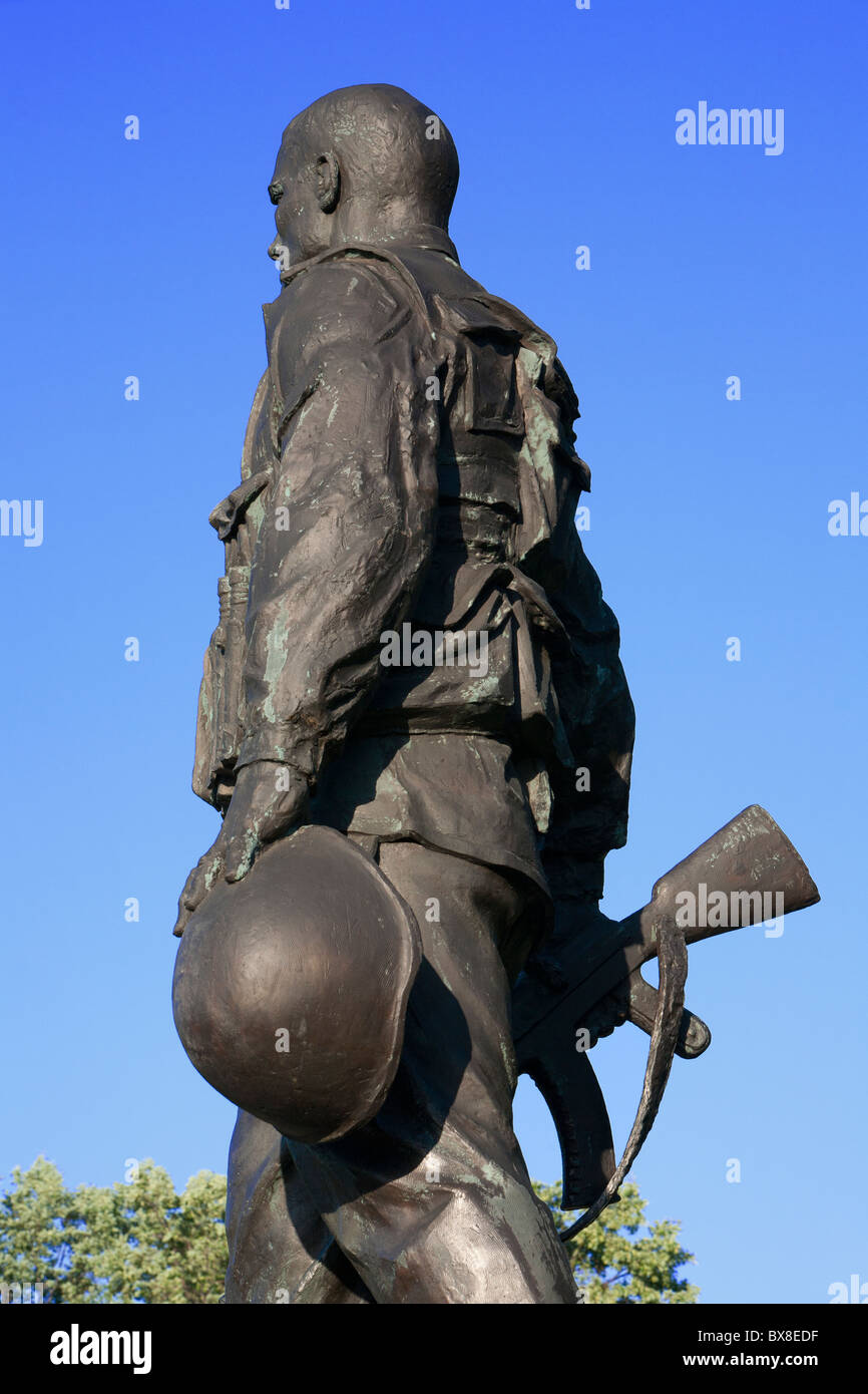 Statue eines sowjetischen/russischen Soldaten im Park des Sieges in Moskau, Russland Stockfoto