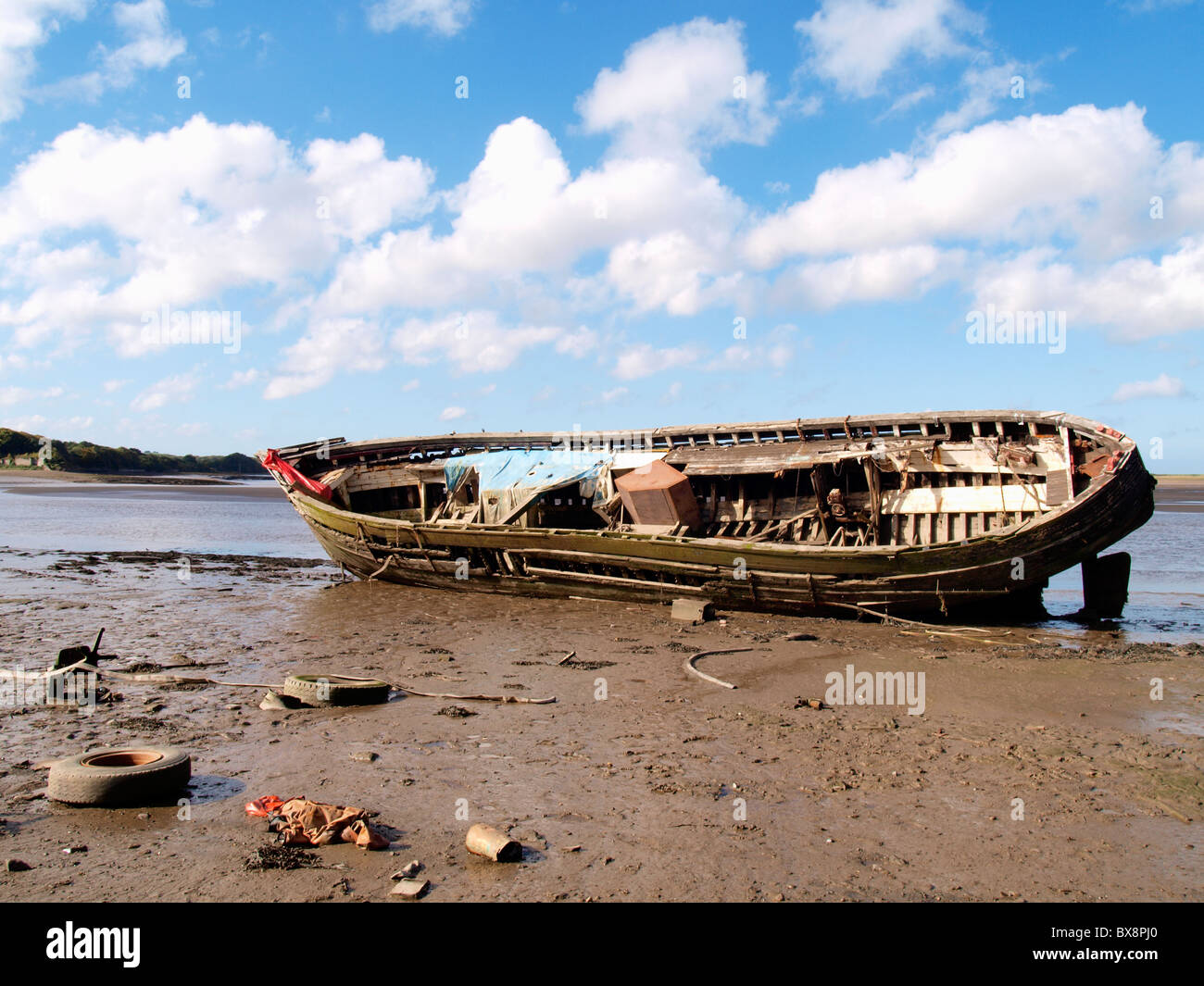 Alte hölzerne Schiffswrack, Fluß Taw, Fremington, Devon, UK Stockfoto