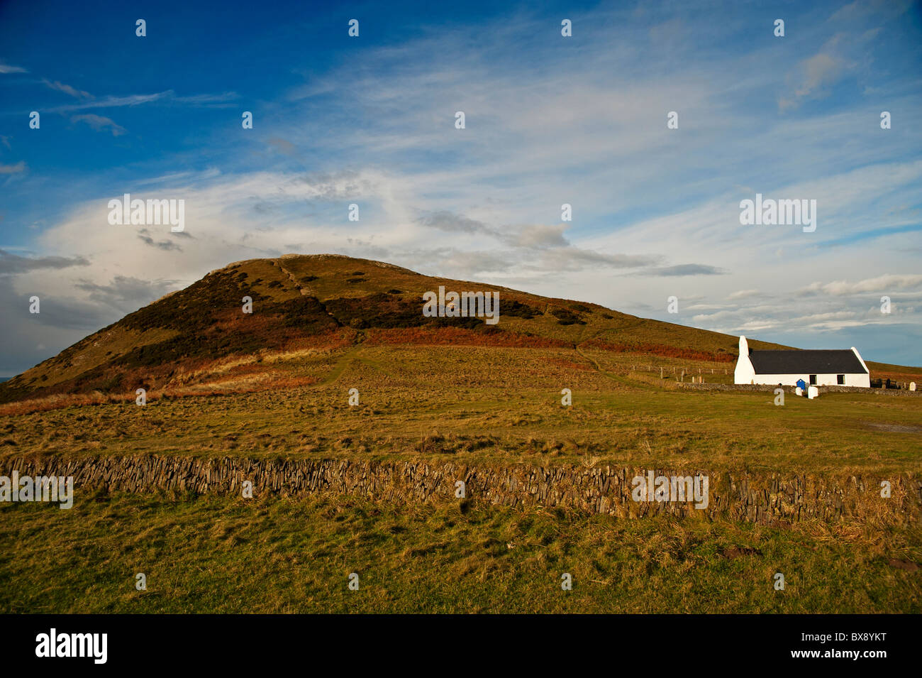 MWNT und seine Kirche. Die Kirche des Heiligen Kreuzes Ceredigion (Walisisch: Eglwys y Grog) Stockfoto