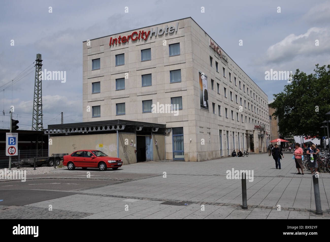 Ulm Hauptbahnhof von außen Stockfoto