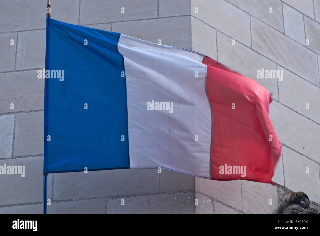 Französische Flagge Rue Francois 1er Amboise Indre-et-Loire, Zentral-Frankreich Stockfoto