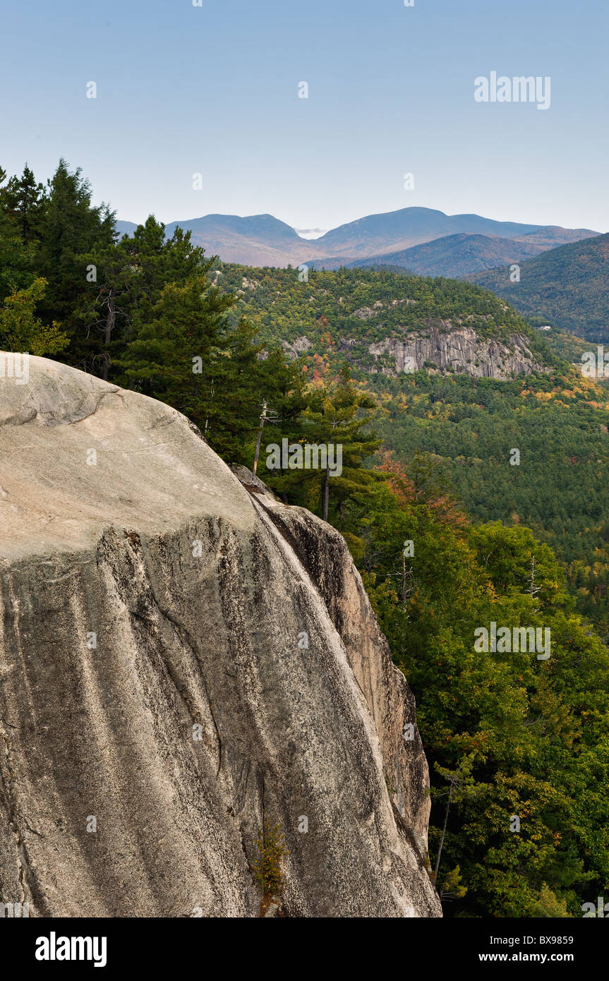 Blick auf Berge von Dom Leiste im Echo Lake State Park in der Nähe von North Conway, New Hampshire Stockfoto