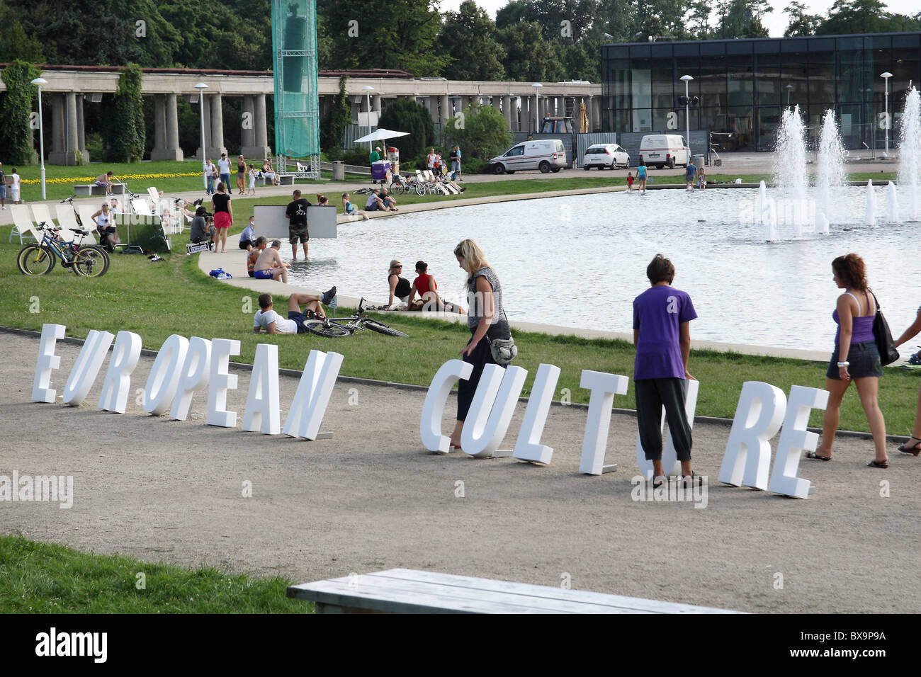 Künstler machen Satz "Europäische Kultur" dargelegt in weißen Druckbuchstaben. Stockfoto