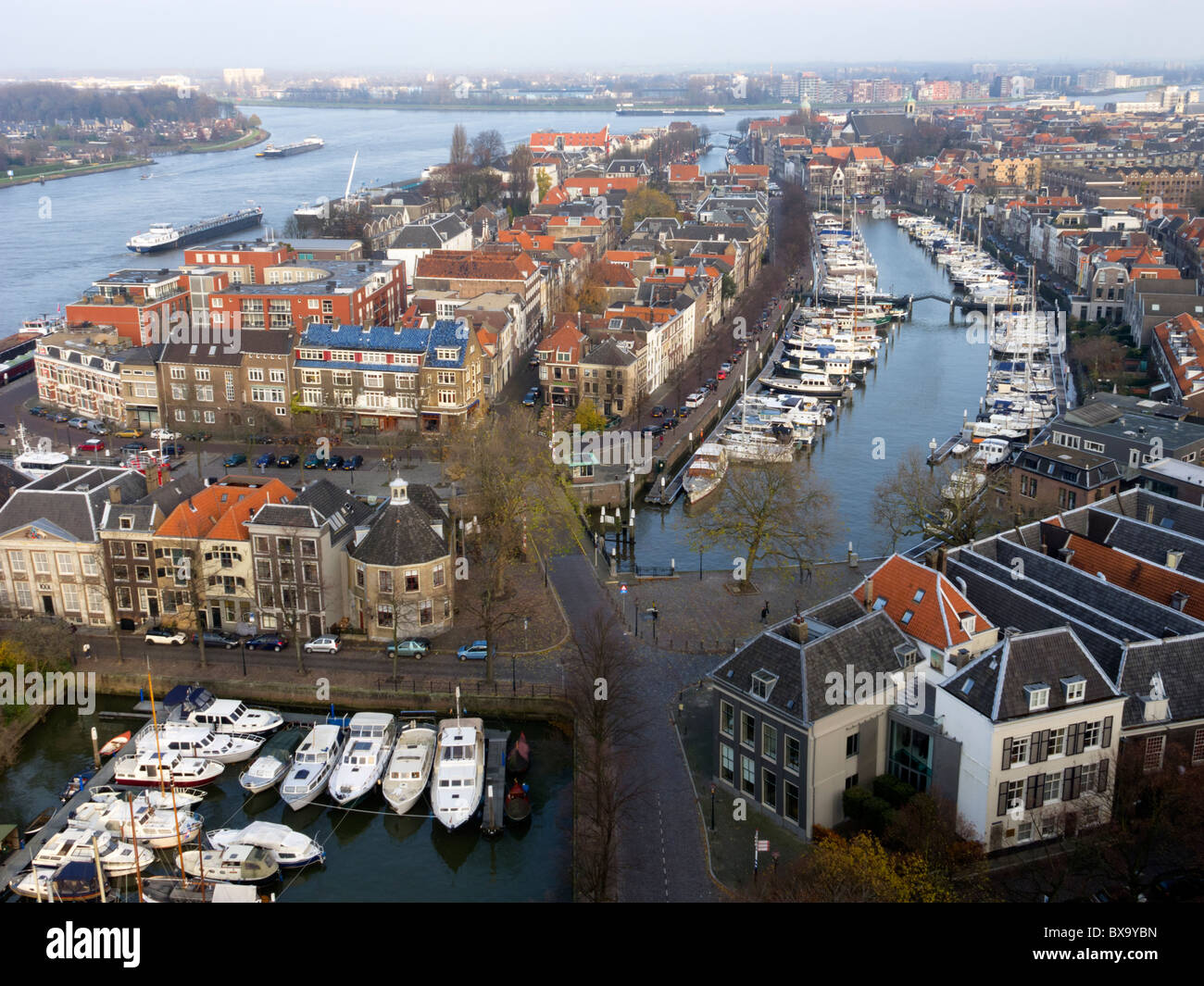 Blick über die historische Stadt Dordrecht in den Niederlanden Stockfoto