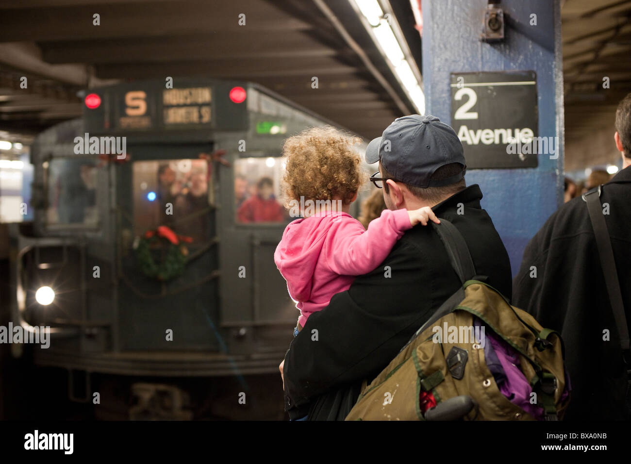 MTA Nostalgie Zug Weihnachten Saison Fahrt in der u-Bahn in New York Stockfoto