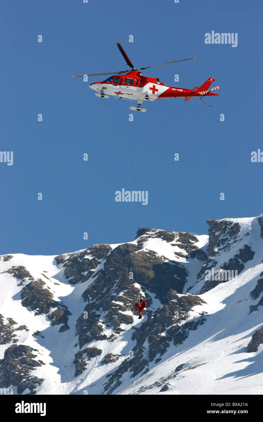 Bergrettung in Hubschrauber Stockfoto