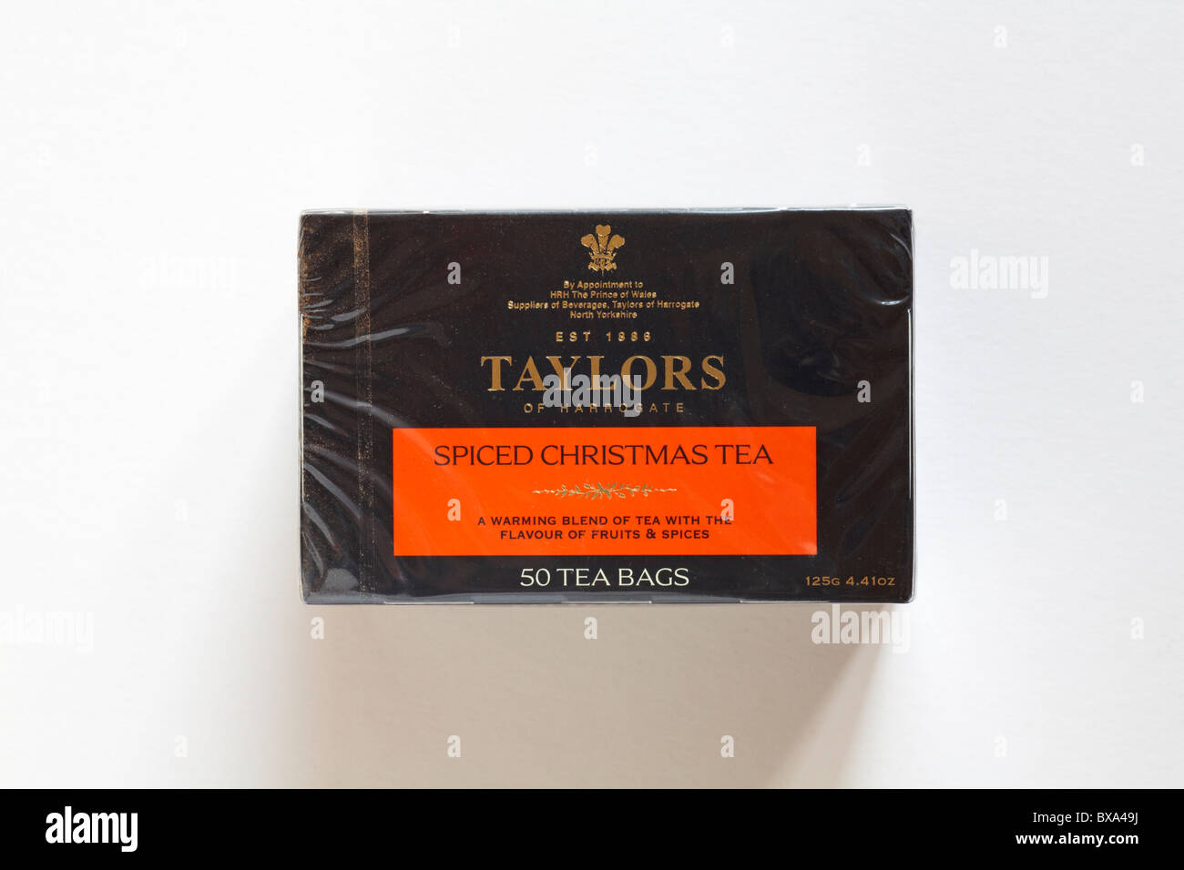 Box von Taylors of Harrogate gewürzte Weihnachtstee isoliert auf weißem Hintergrund - Royal Warrant Teebeutel Teebeutel Stockfoto