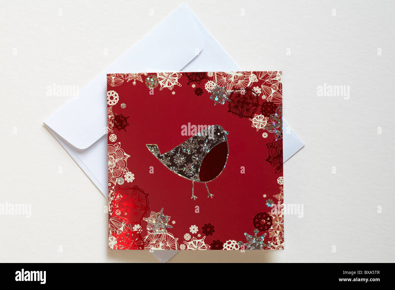 Weihnachten Robin Geschenkkarte mit Umschlag Geschenkkarte auf weißem Hintergrund Stockfoto