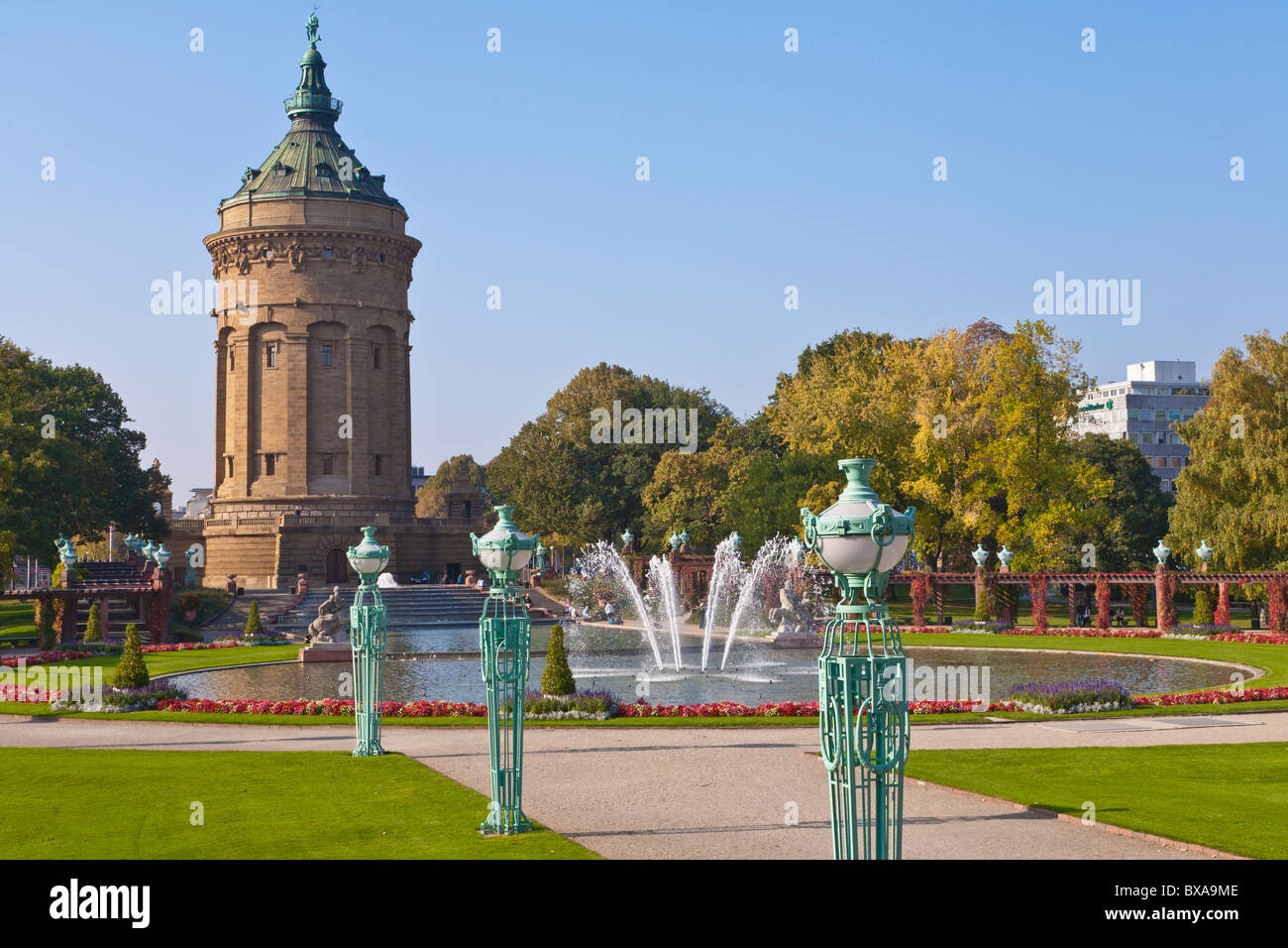 KANDELABER, WASSERTURM, WAHRZEICHEN, PARKWAY, JUGENDSTIL, FRIEDRICHSPLATZ ORT, MANNHEIM, BADEN-WÜRTTEMBERG, DEUTSCHLAND Stockfoto