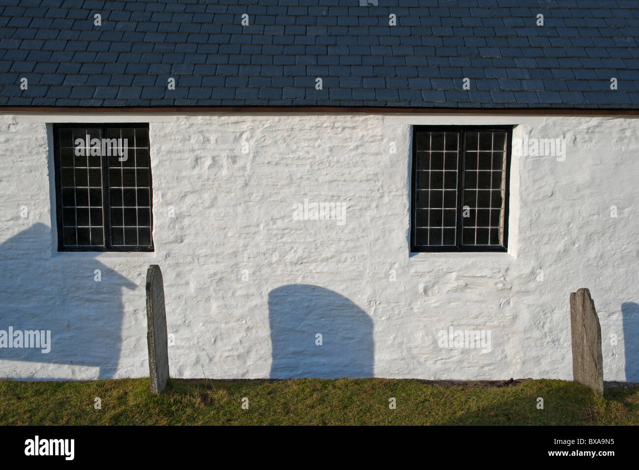 MWNT und seine Kirche. Die Kirche des Heiligen Kreuzes Ceredigion (Walisisch: Eglwys y Grog) Stockfoto