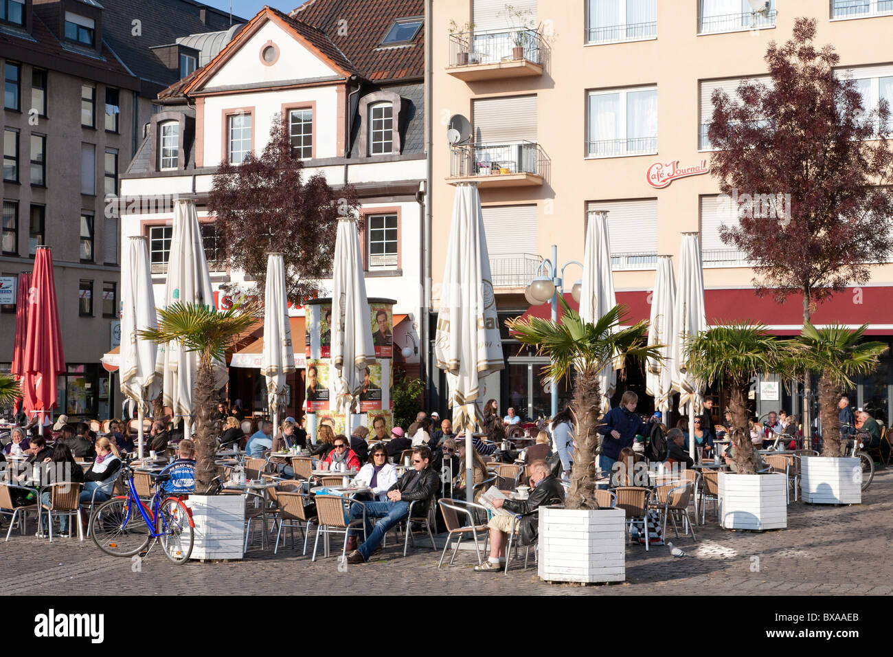 CAFE AM MARKTPLATZ, MANNHEIM, BADEN-WÜRTTEMBERG, DEUTSCHLAND Stockfoto