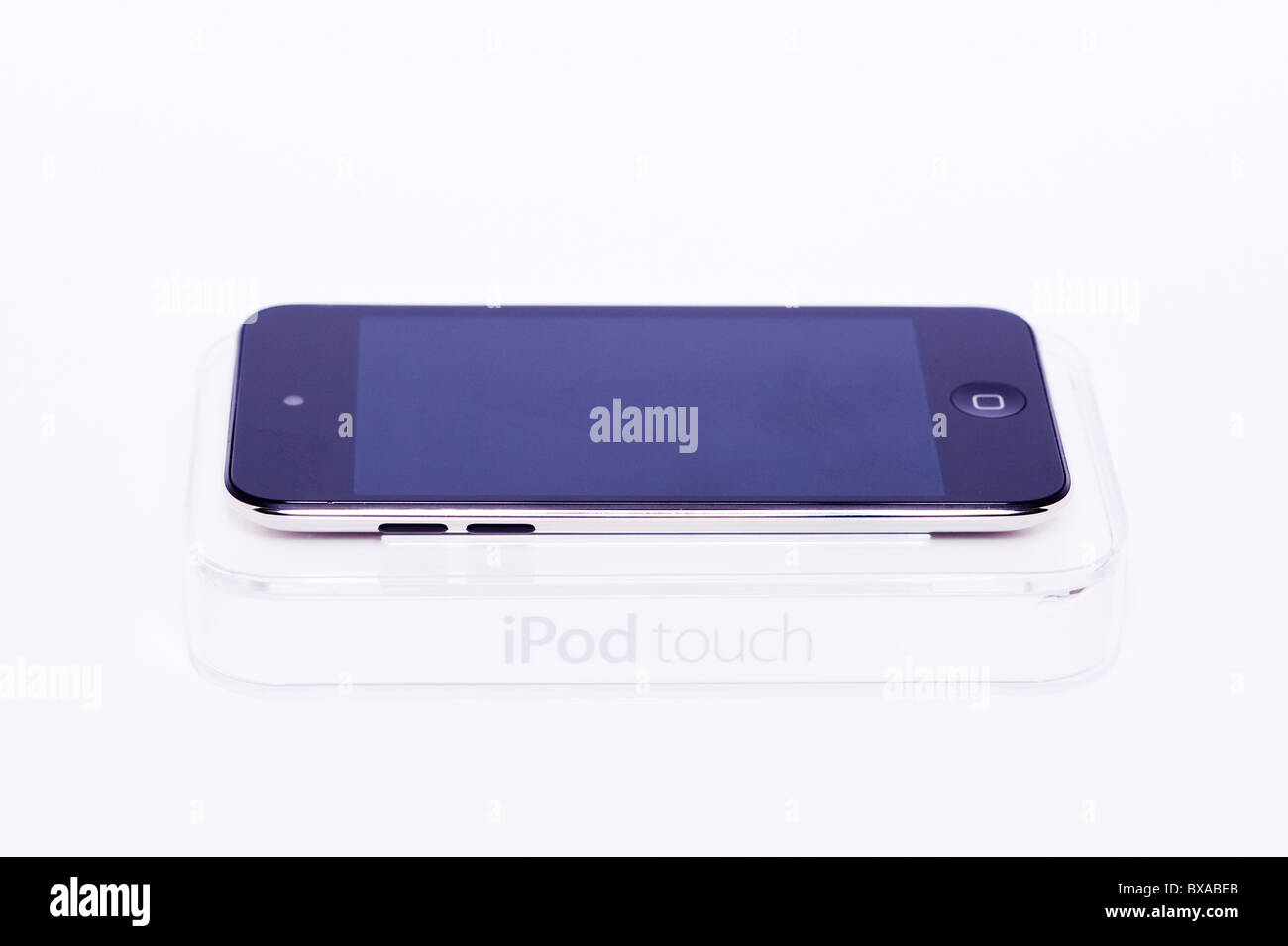 Der neue Apple Ipod touch 4. Generation 4G 32gb Mediaplayer auf einem weißen Hintergrund Stockfoto