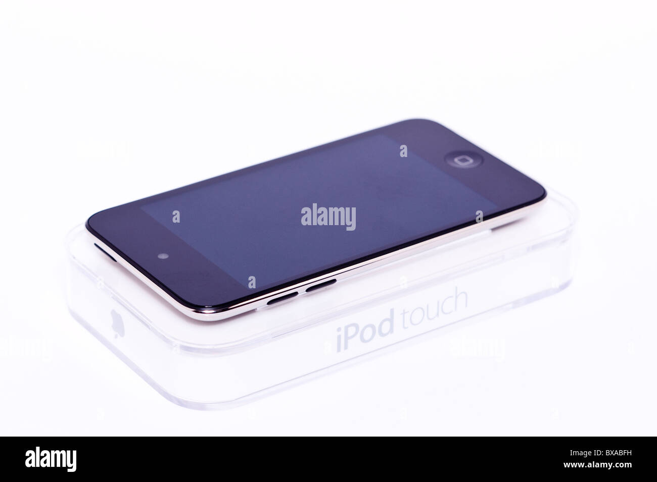 Der neue Apple Ipod touch 4. Generation 4G 32gb Mediaplayer auf einem weißen Hintergrund Stockfoto
