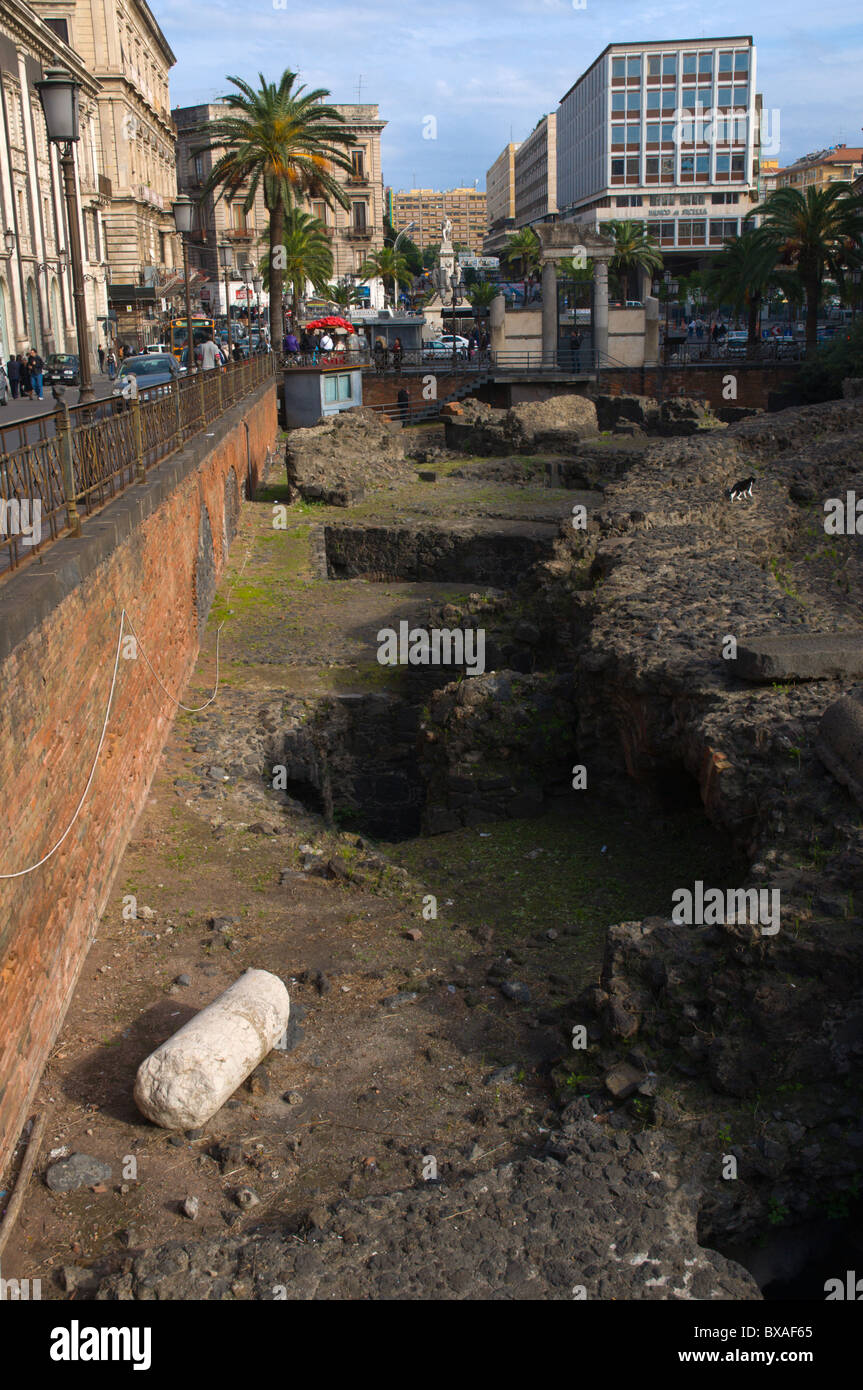 Piazza Stesicoro mit den Ruinen des römischen Amphitheaters Catania-Sizilien-Italien-Europa Stockfoto