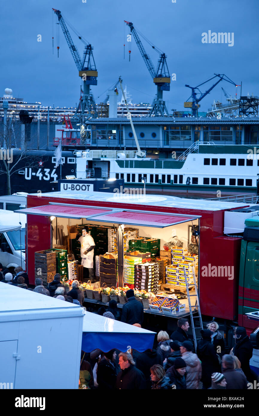 Ein Obst-Stall auf dem Fischmarkt in der Sankt Pauli von Hamburg, den Hafen, die deutlich ...