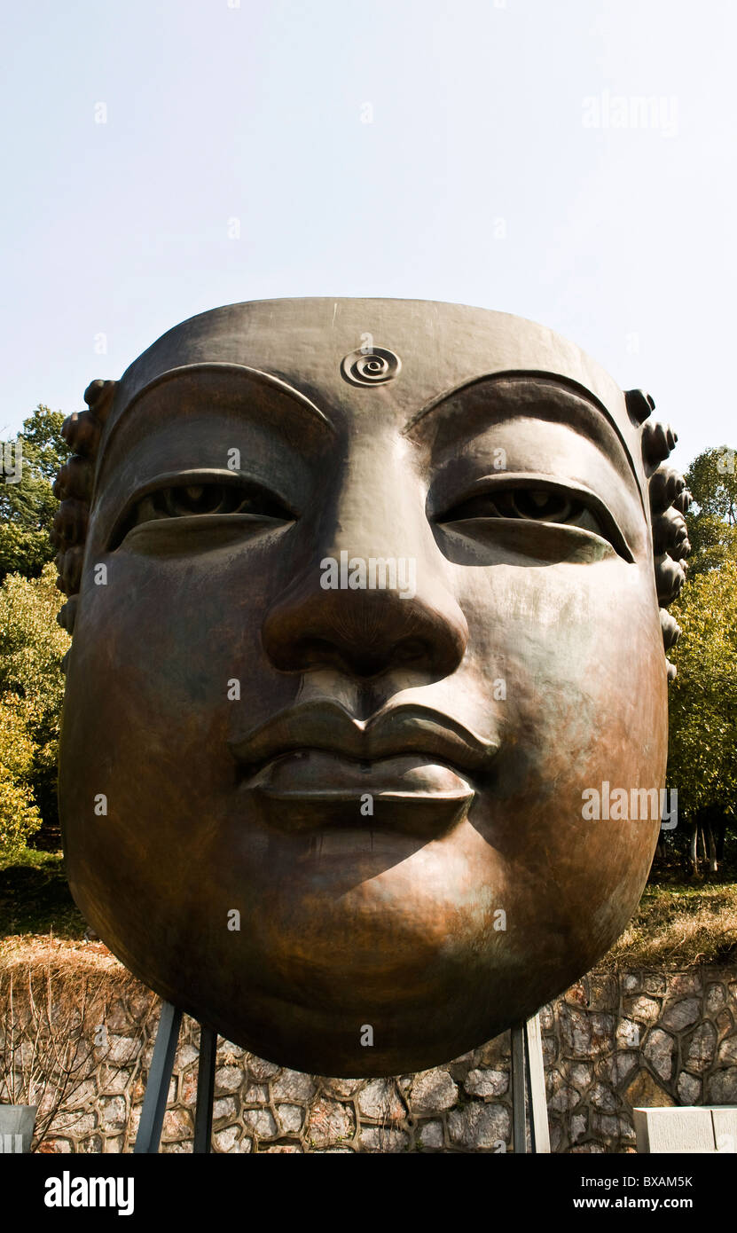 Eine schöne Bronze-Skulptur des Buddha in der neuen 1865 Kunst und Unterhaltung in Nanjing / China. Stockfoto