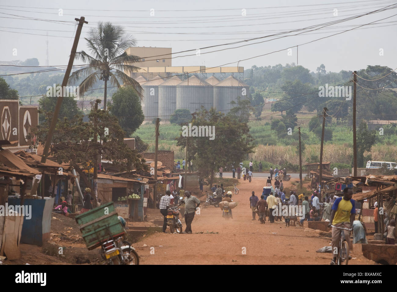A Straßenszene im Osten Wanyama, Jinja Bezirk, östlichen Uganda, Ostafrika. Stockfoto