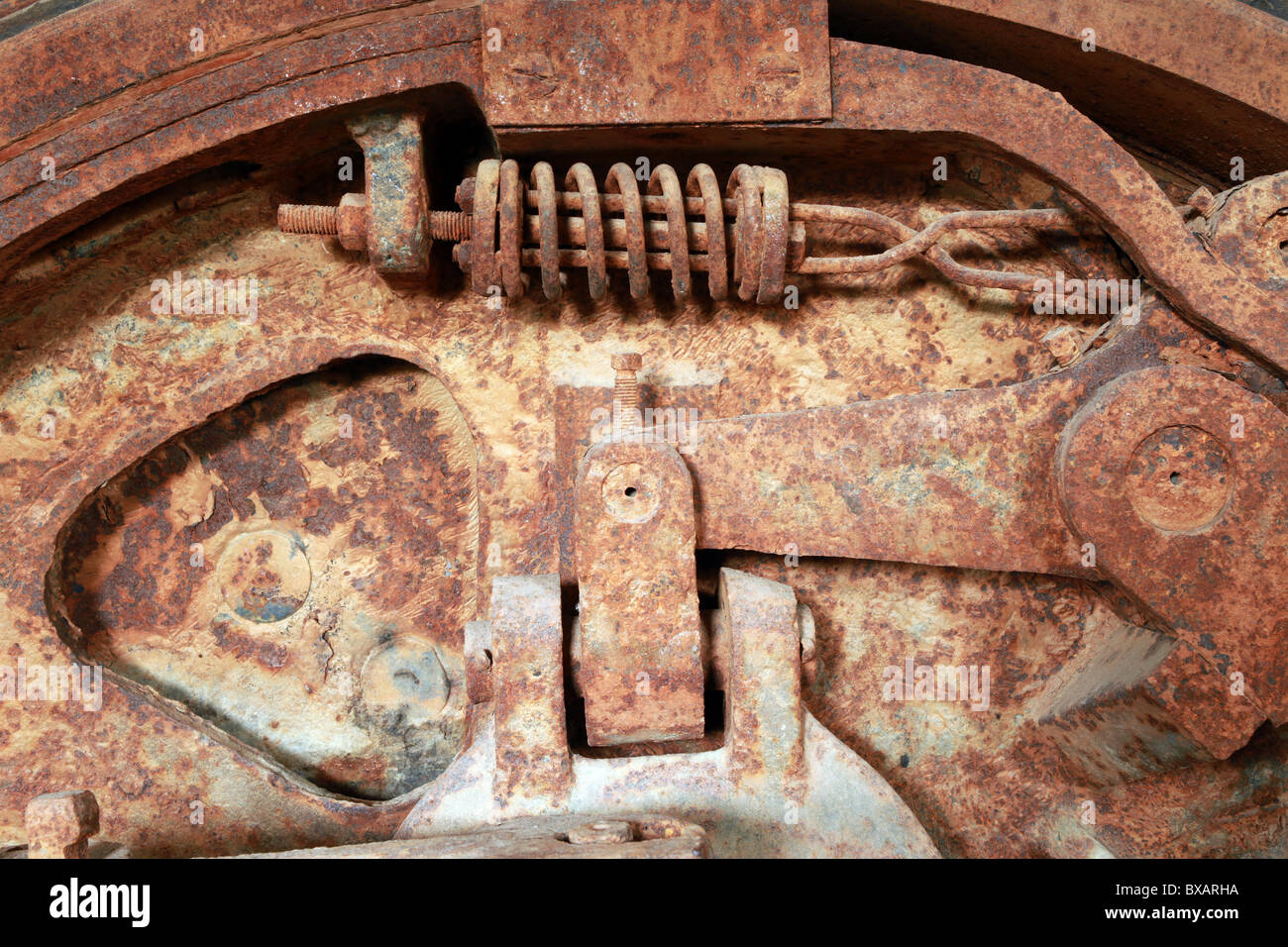Nahaufnahme von verrosteten Industrieanlagen, antik, alt, baufällig, Maschinen auf einem gold Dredge in Dawson City, Yukon, Kanada. Stockfoto