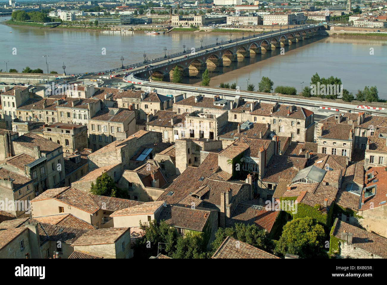 Frankreich - Bordeaux Stadt Pont de Pierre über der Garonne und der näheren Stadt, Bordeaux, Gironde, Frankreich. Stockfoto