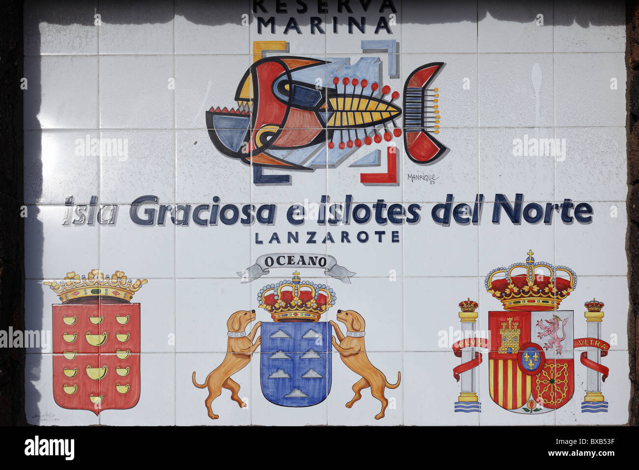 Meeresschutzgebiet, Reserva Marina Isla Graciosa e Islotes del Norte Lanzarote, geschrieben auf Fliesen an den Hafen von Órzola geschützt Stockfoto