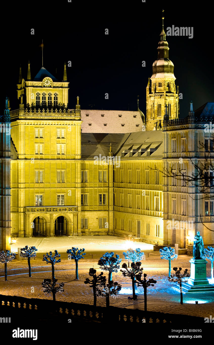 Schloss Ehrenburg in der Nacht, Blick vom Innenhof Garten, Coburg, Bayern, Deutschland, Europa Stockfoto