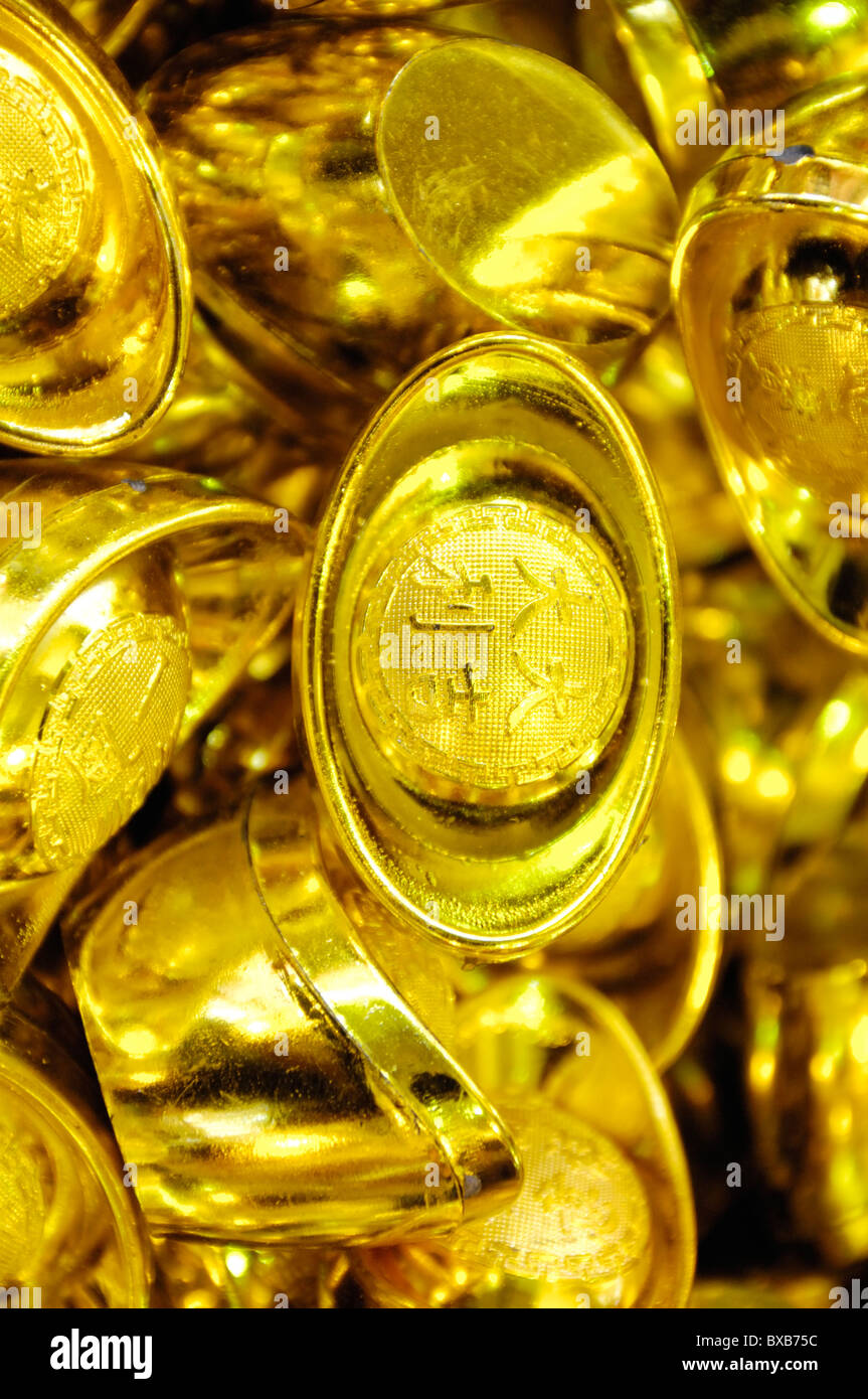 Goldbarren bei einem Marktstand, Dihua Street, Taipei, Taiwan Stockfoto