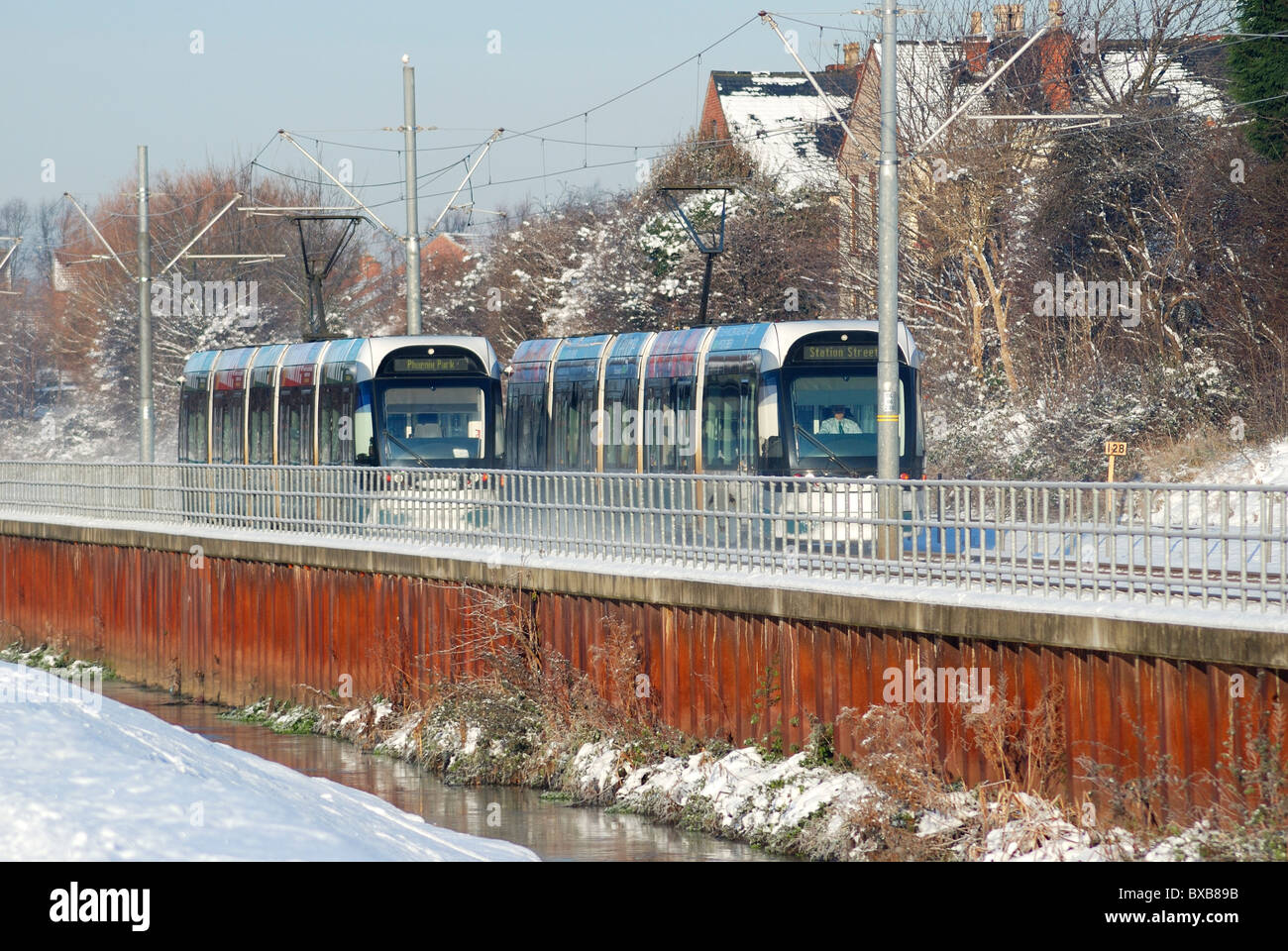 vorbeifahrenden Straßenbahn Nottingham England uk Stockfoto