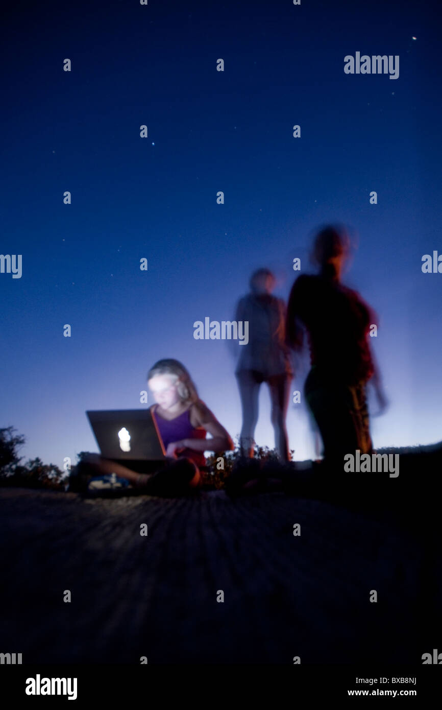 Silhouette des Menschen gegen Kenia Himmel bei Sonnenuntergang Stockfoto