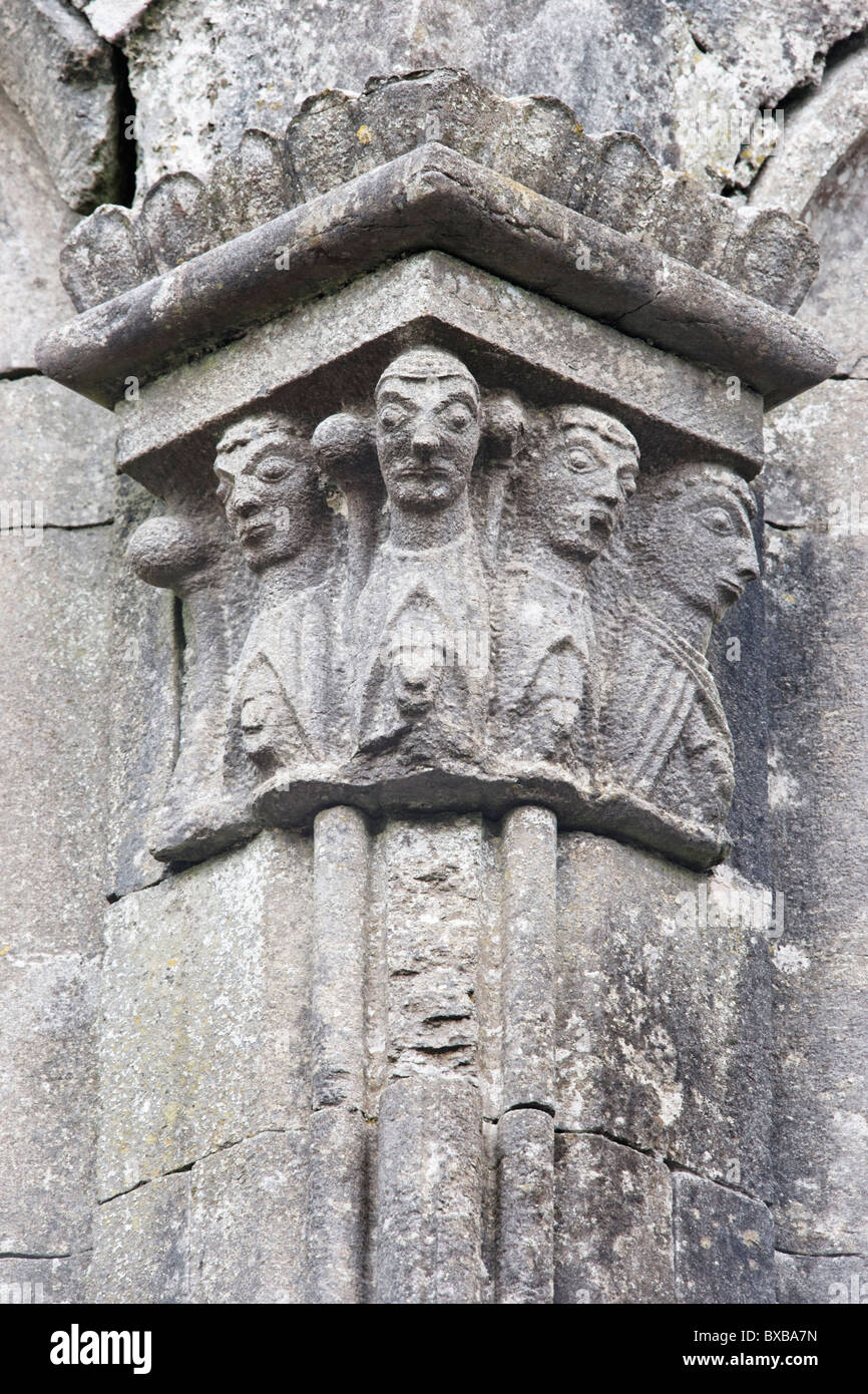 Geschnitzte Hauptstadt in Kilfenora Kathedrale, die Burren, County Clare, Munster, Irland. Stockfoto