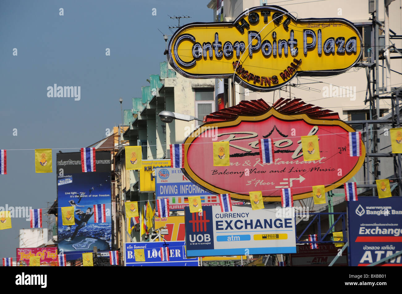 Plakate in der Khaosan Road Stockfoto