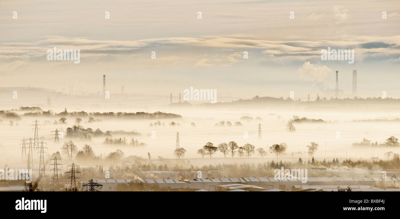 Neblige Sicht über Clackmannanshire von Stirling Castle, Stirling, Schottland, Großbritannien. Stockfoto