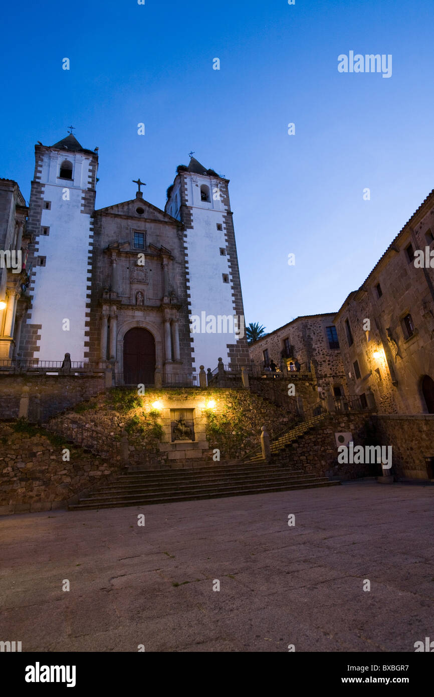 Plaza de San Jorge und Iglesia de San Francisco Javier, Caceres, Spanien Stockfoto