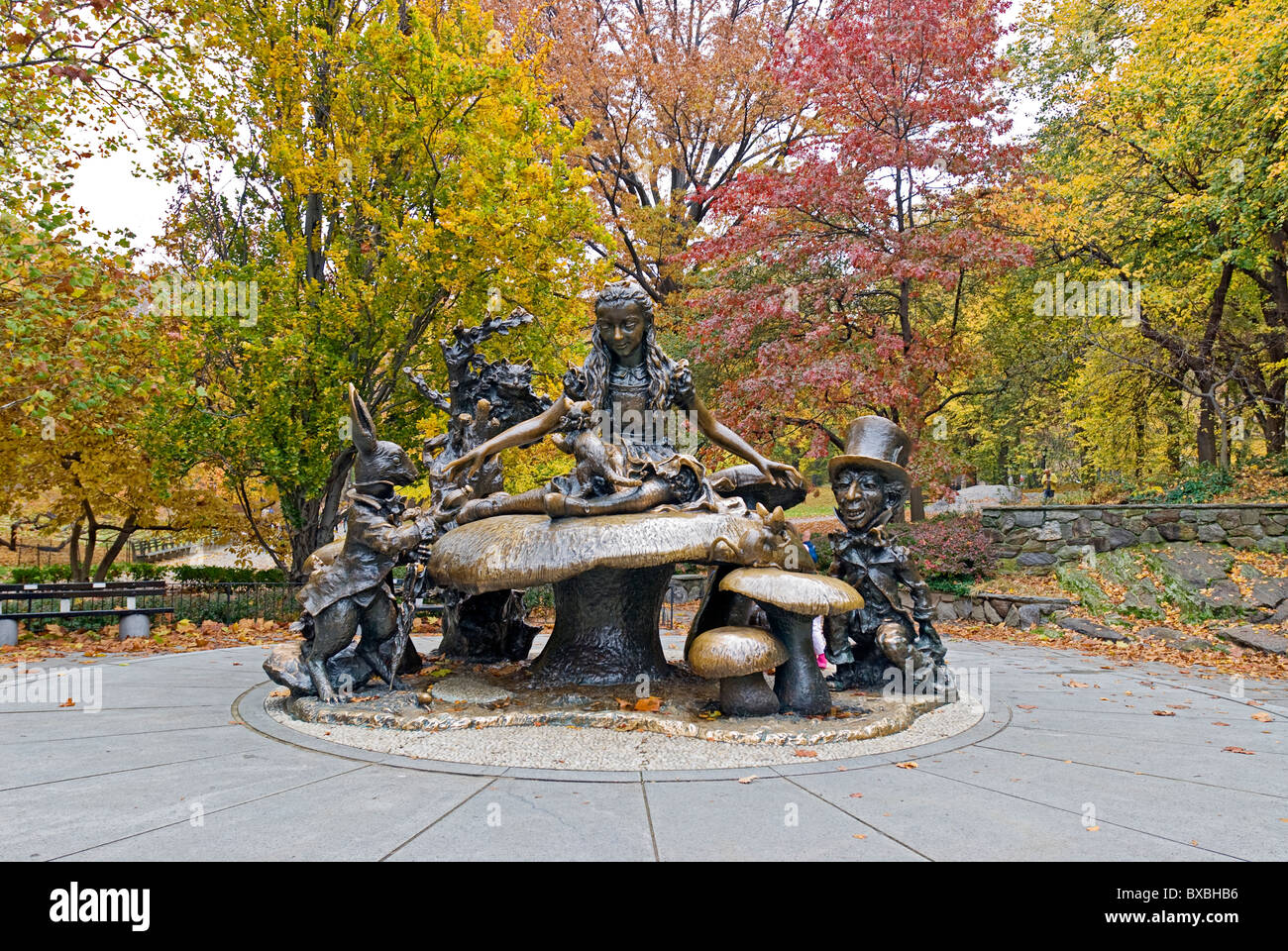 Alice im Wunderland-Skulptur im Central Park in New York City. Stockfoto