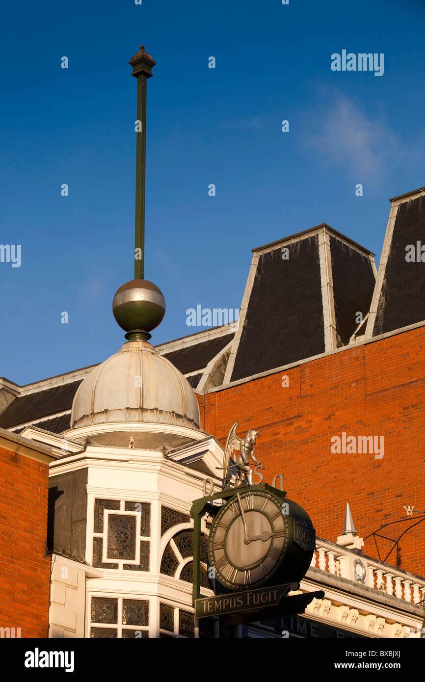 Großbritannien, England, Yorkshire, Leeds, Briggate, das Zeit-Ball-Gebäude Stockfoto